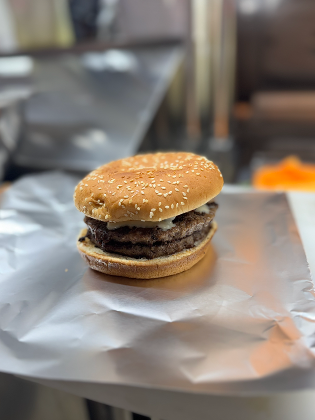 Double Cheeseburger (12 oz).